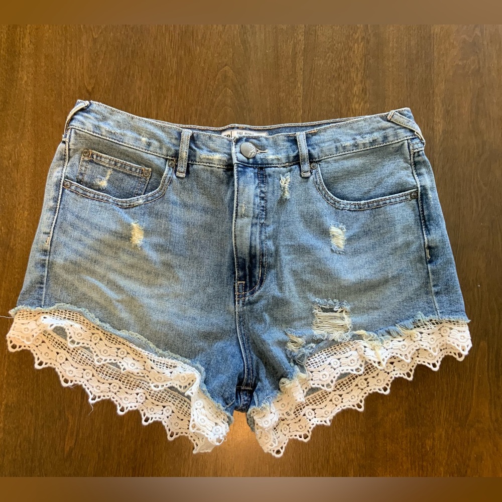 Free People Denim Shorts Womens 29 Light Wash Crochet Lace Trim Distressed Boho